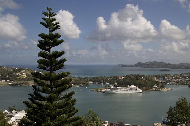 71 St. Lucia, Morne Fortune, Uitzicht op Castries.jpg